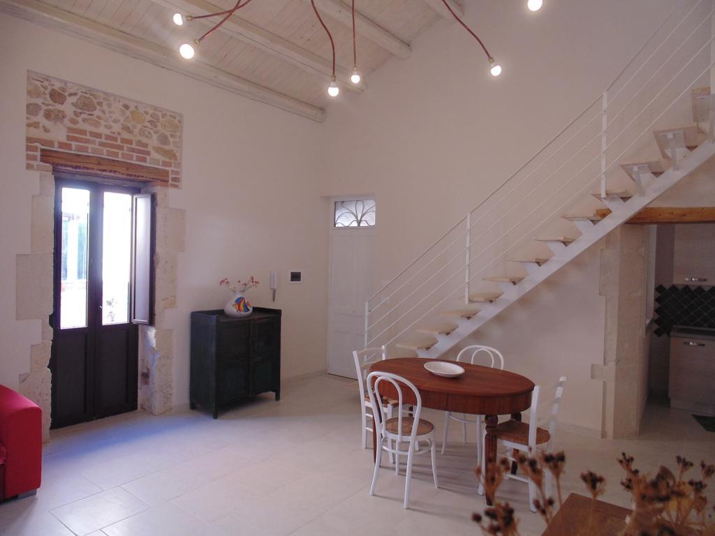 Allegrakori Syracuse Room photo